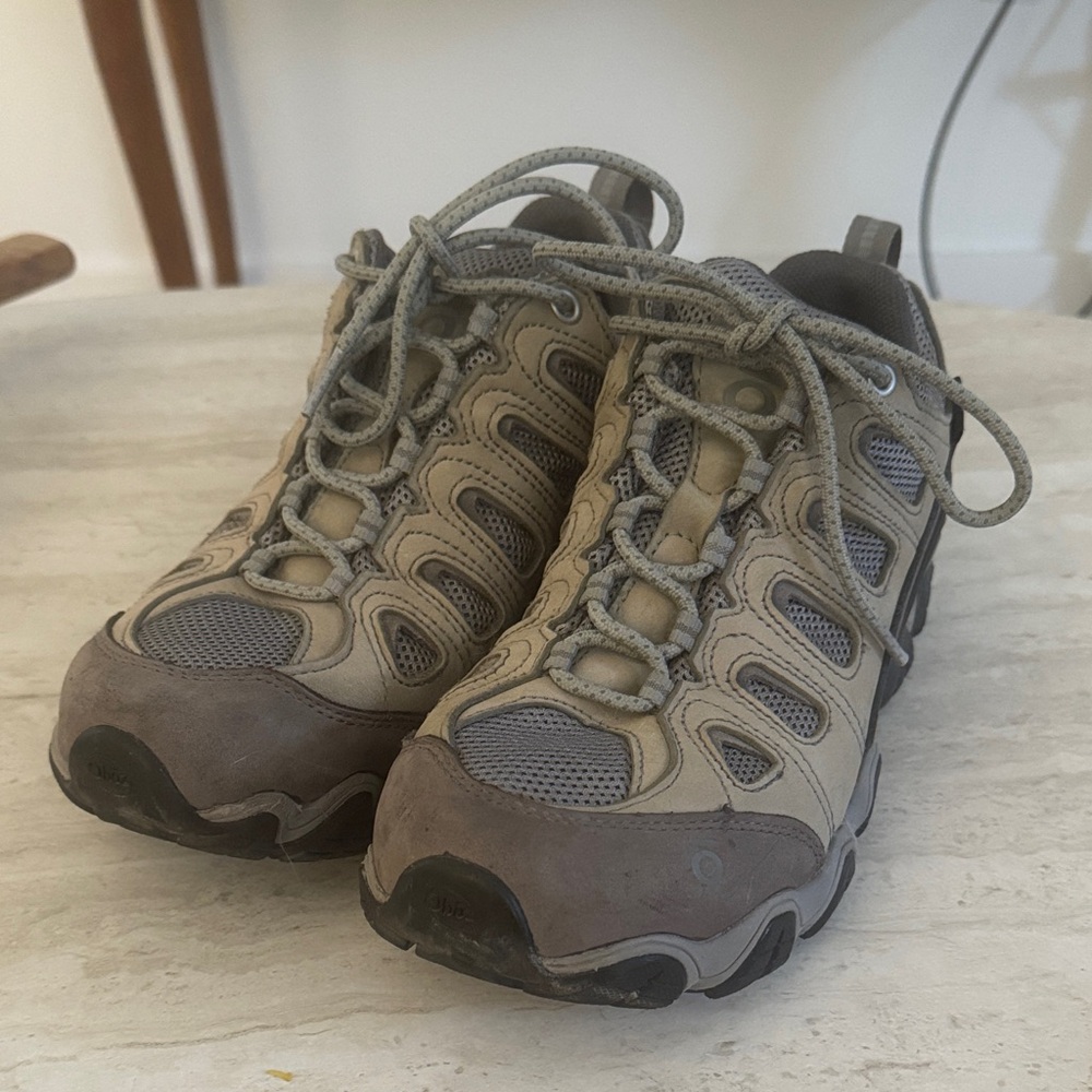 Oboz Women's Versatile Gray and Tan Sneakers